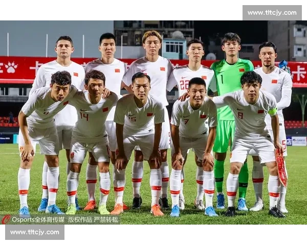 中国队与澳大利亚队激烈对决引发球迷热议赛场风云再起